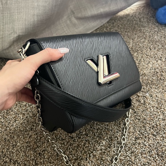 Louis Vuitton Twist MM Bag - Picture 6 of 8